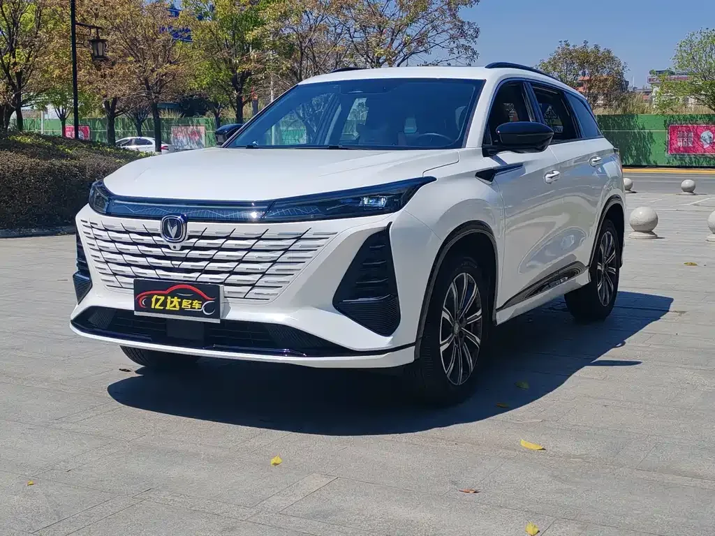 Changan CS75PLUS — фото 1