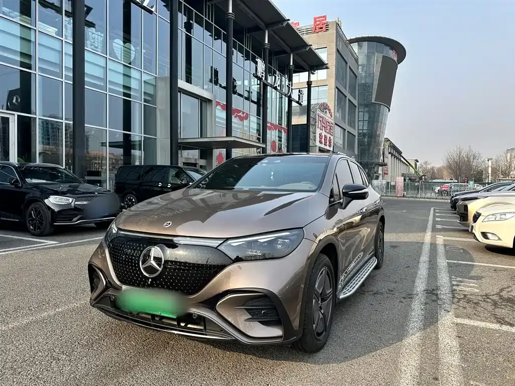 Mercedes-Benz EQE SUV — фото 1