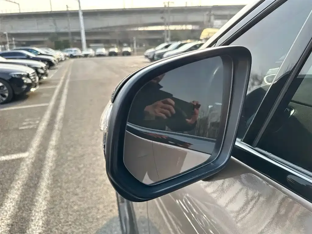 Mercedes-Benz EQE SUV — фото 3