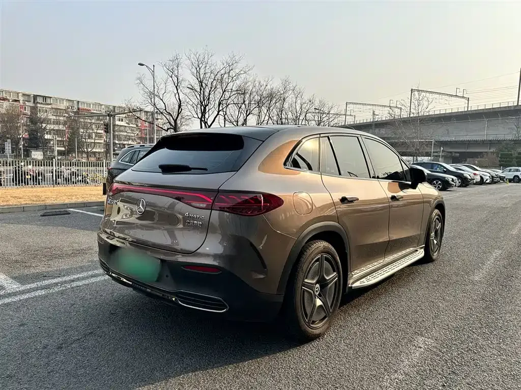 Mercedes-Benz EQE SUV — фото 10