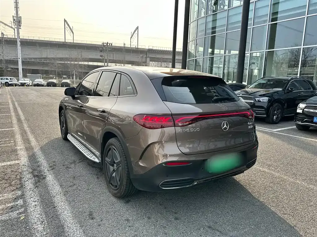 Mercedes-Benz EQE SUV — фото 6