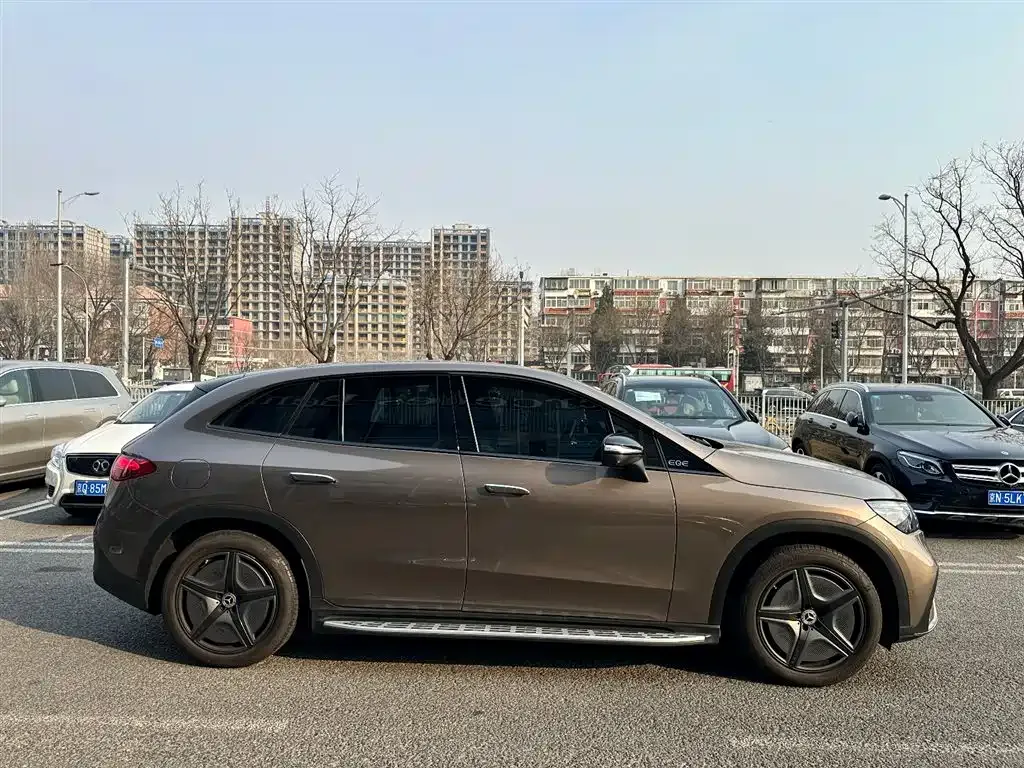Mercedes-Benz EQE SUV — фото 9