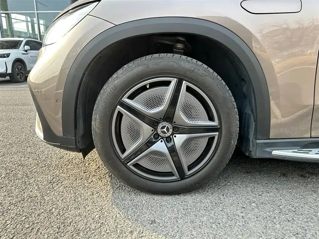 Mercedes-Benz EQE SUV — фото 4