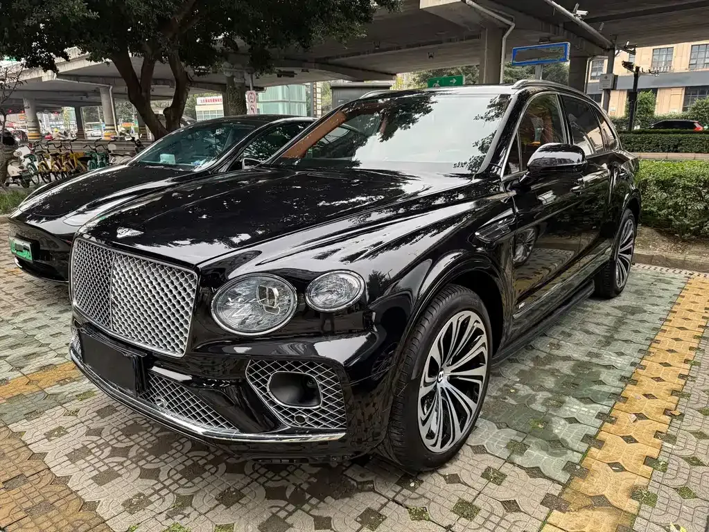 Bentley Bentayga — фото 1
