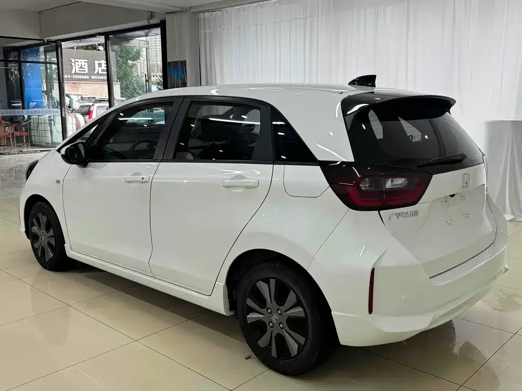 Honda Fit — фото 8