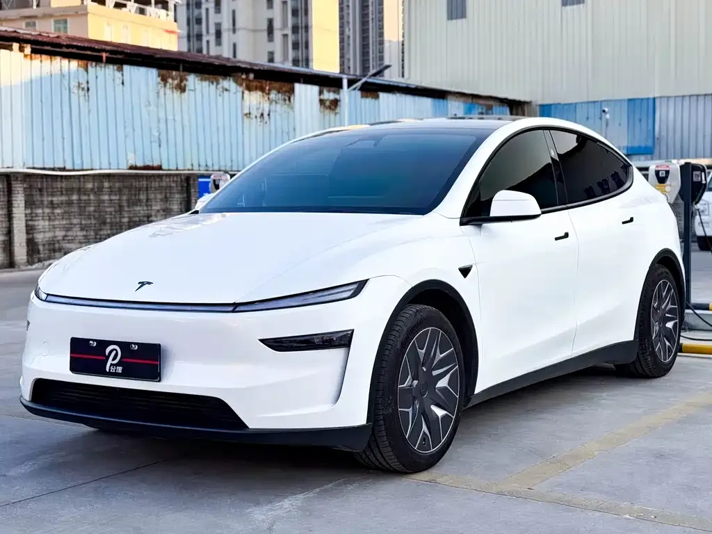 Tesla Model Y L — фото 1