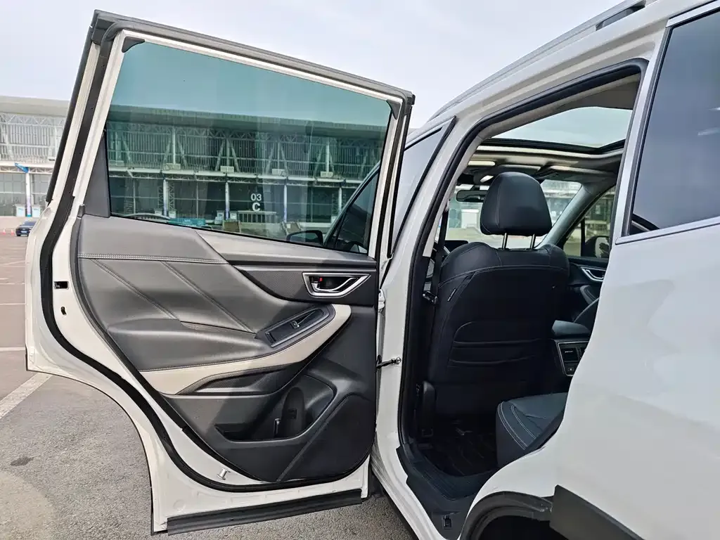 Subaru Forester — фото 4