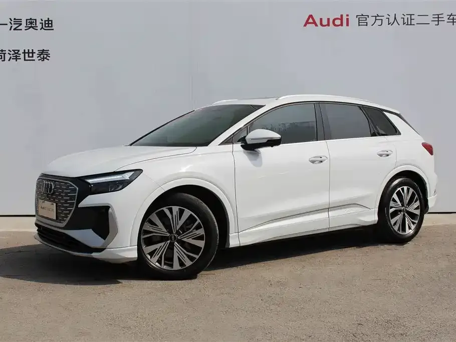 Audi Q4 e-tron — фото 1
