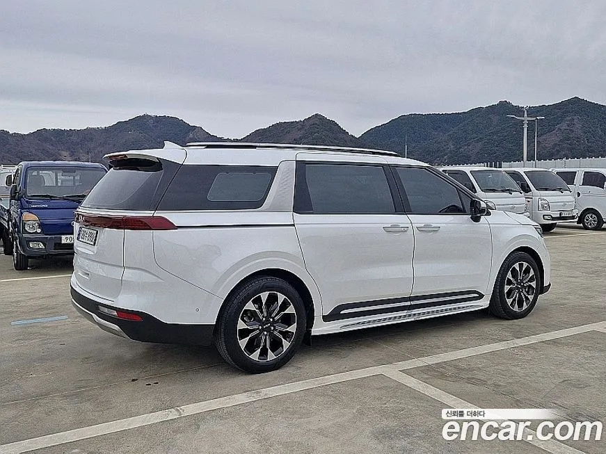 Kia Carnival — фото 10