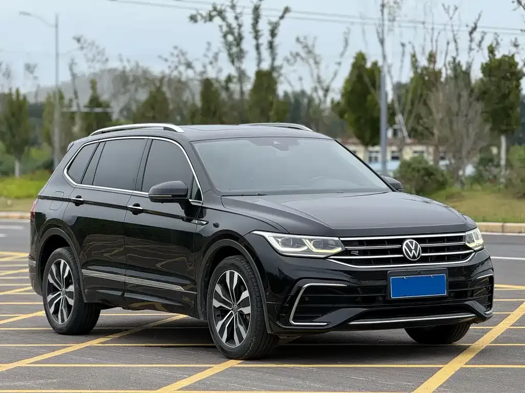 Volkswagen Tiguan L — фото 2