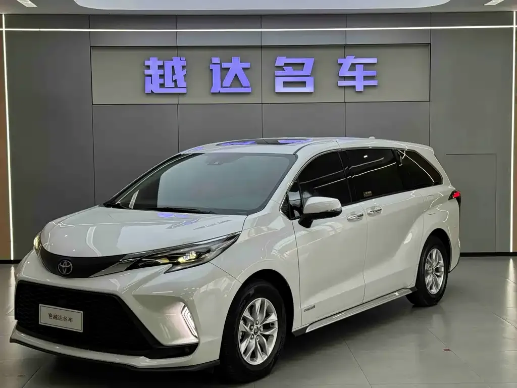 Toyota Granvia — фото 1