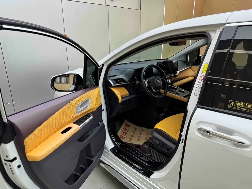 Toyota Granvia — фото 5
