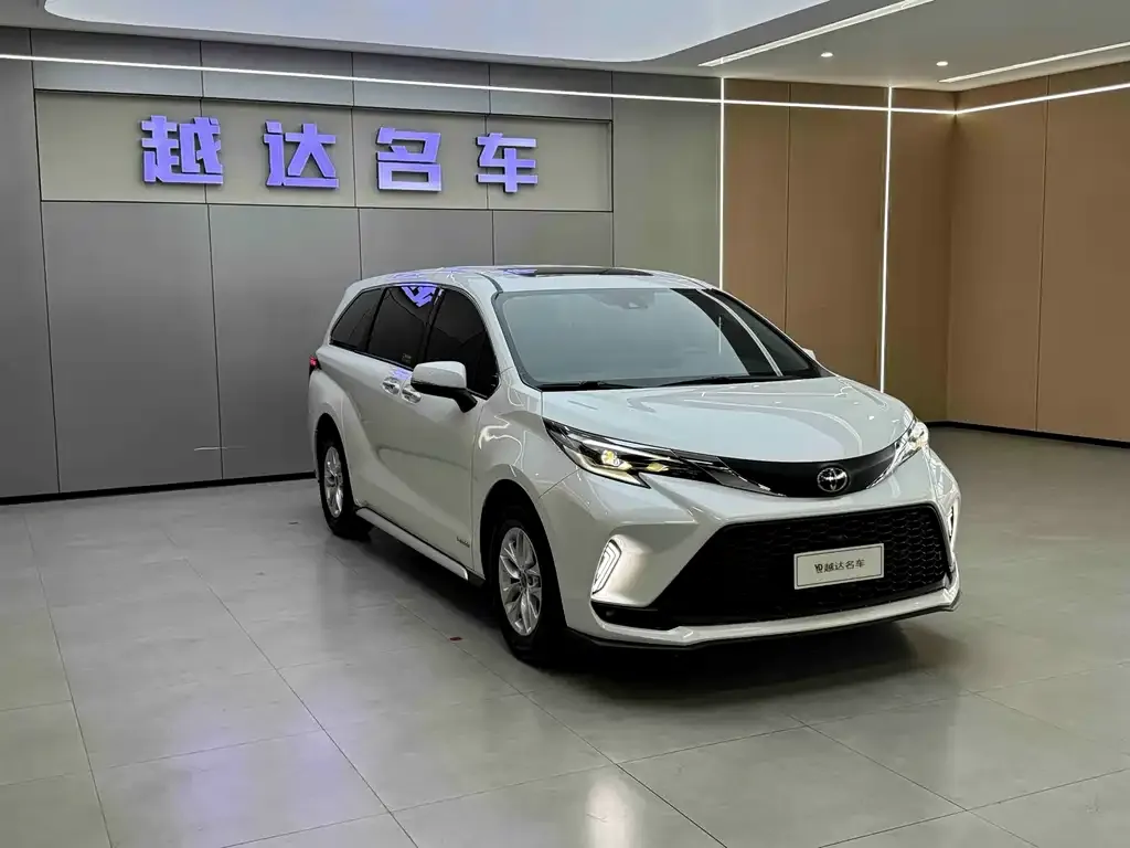 Toyota Granvia — фото 4