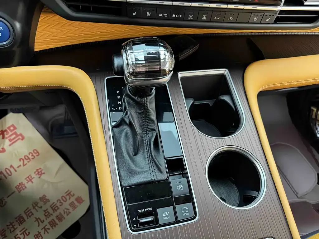 Toyota Granvia — фото 10