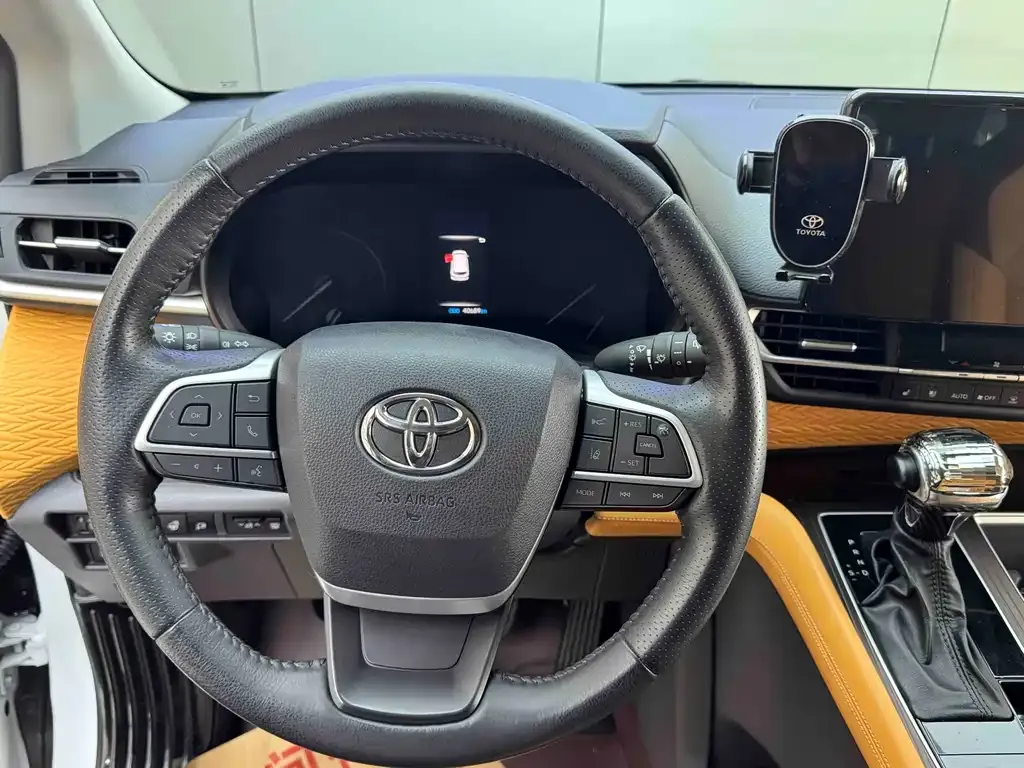 Toyota Granvia — фото 8