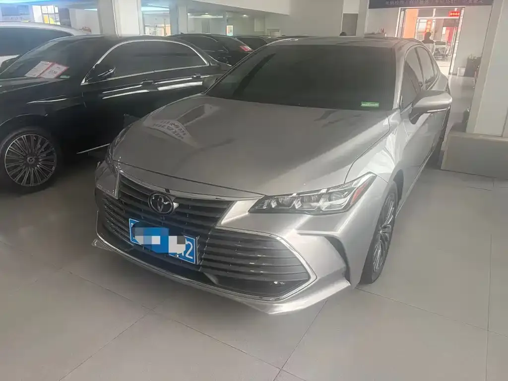 Toyota Avalon — фото 1