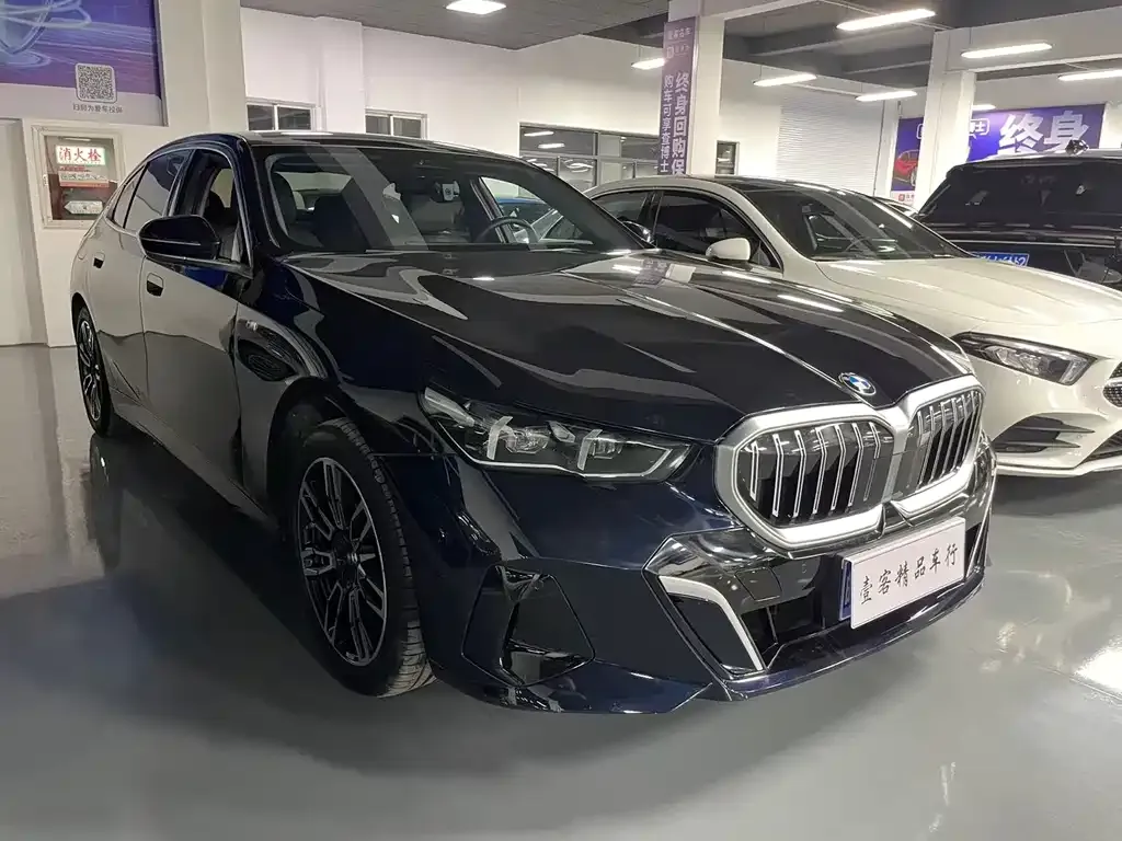 BMW 5 Series — фото 1