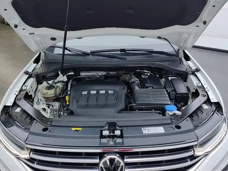 Volkswagen Tiguan L — фото 10