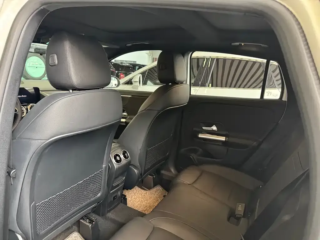 Mercedes-Benz GLA — фото 6