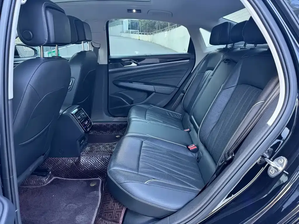 Volkswagen Passat — фото 8