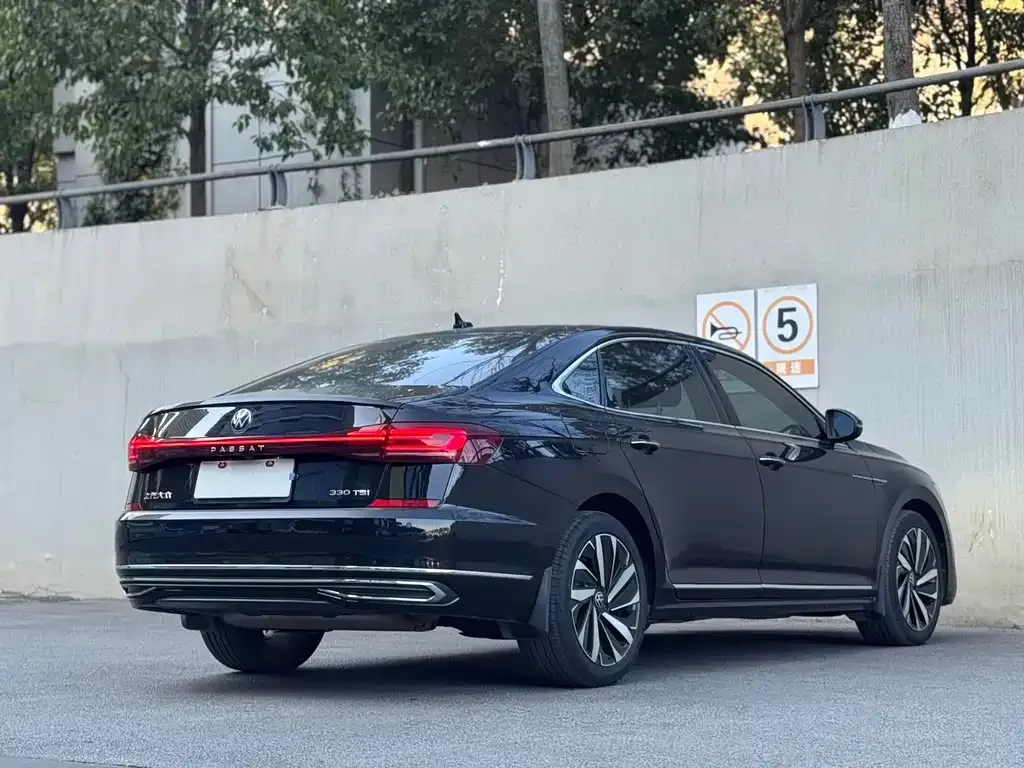 Volkswagen Passat — фото 9