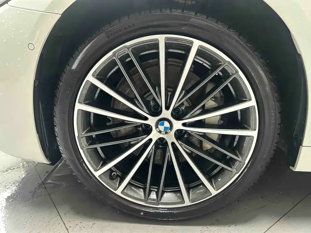 BMW 5 Series — фото 4