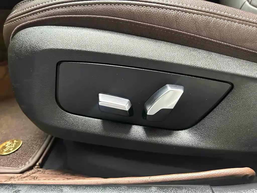 BMW 5 Series — фото 10