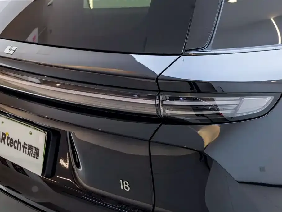 Li Auto i8 — фото 4