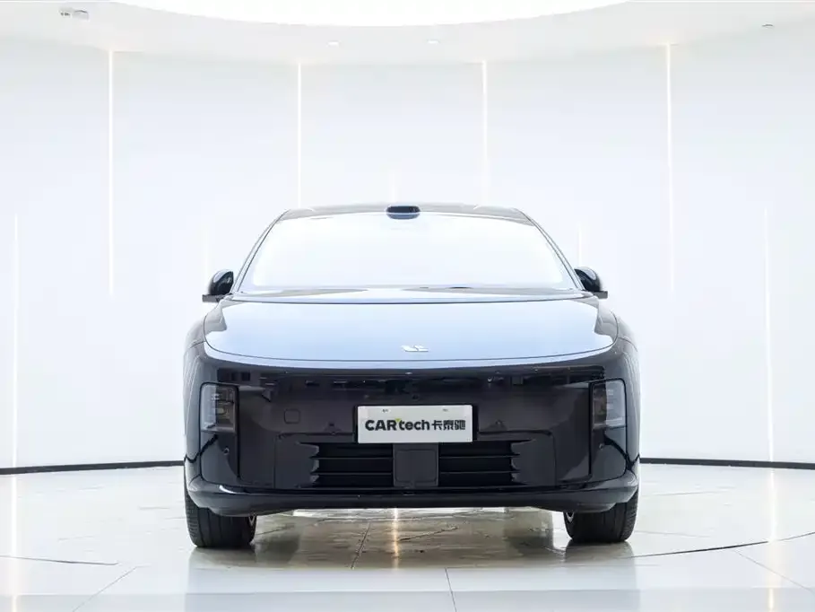 Li Auto i8 — фото 6