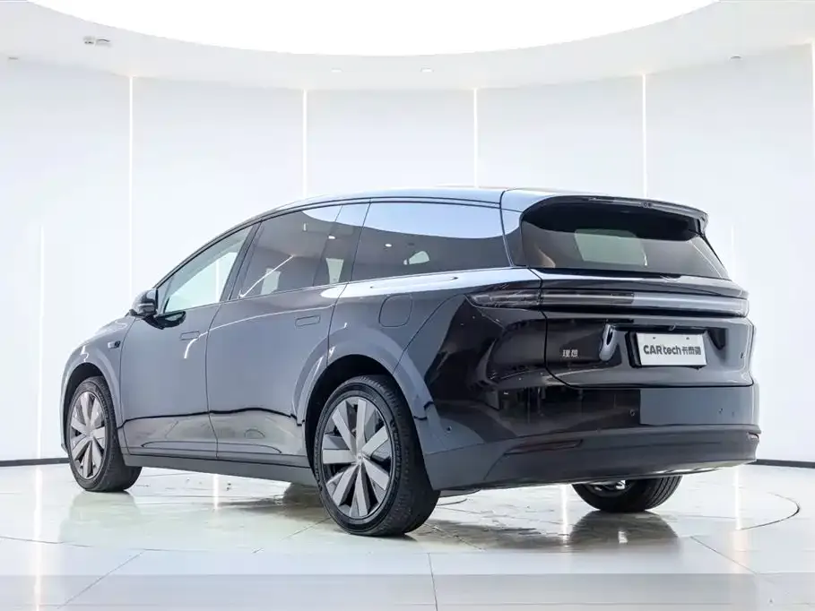 Li Auto i8 — фото 2