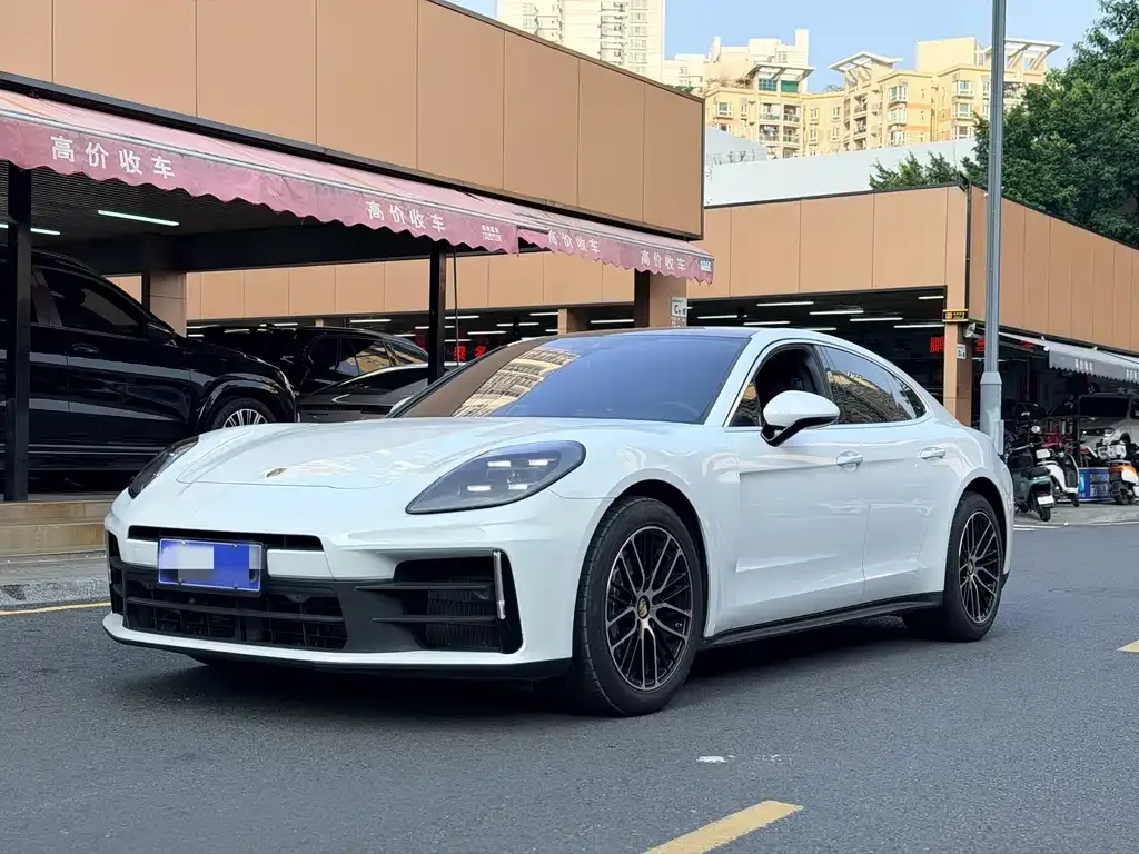Porsche Panamera — фото 1