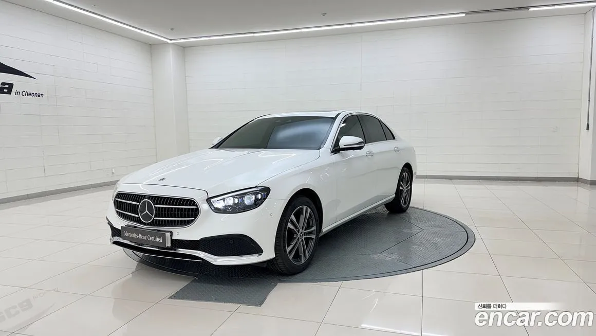 Mercedes-Benz E-Class — фото 1