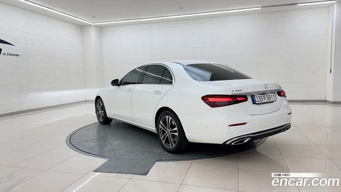 Mercedes-Benz E-Class — фото 8