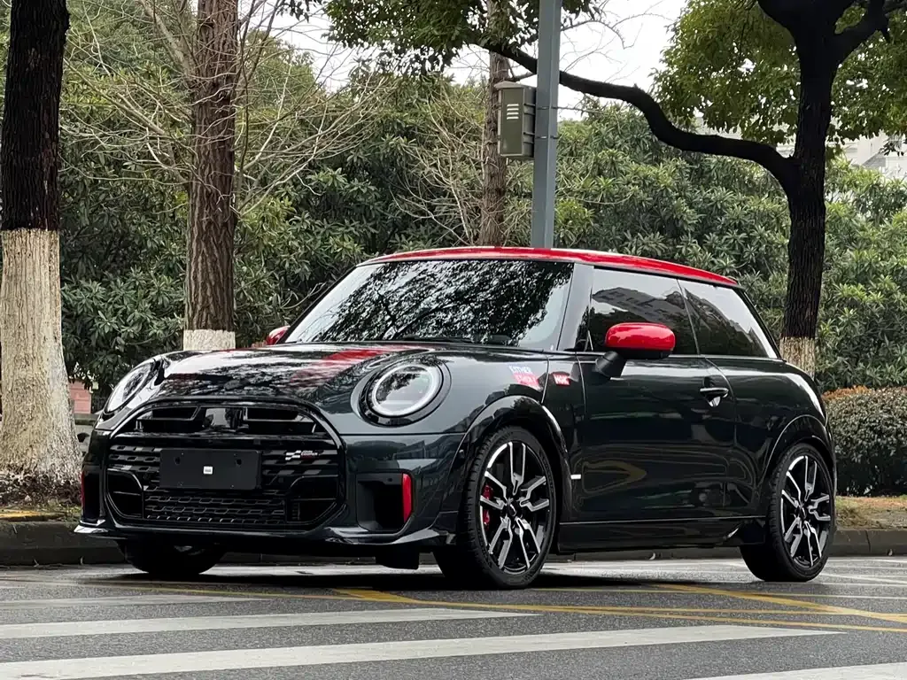 MINI JCW Electric — фото 1