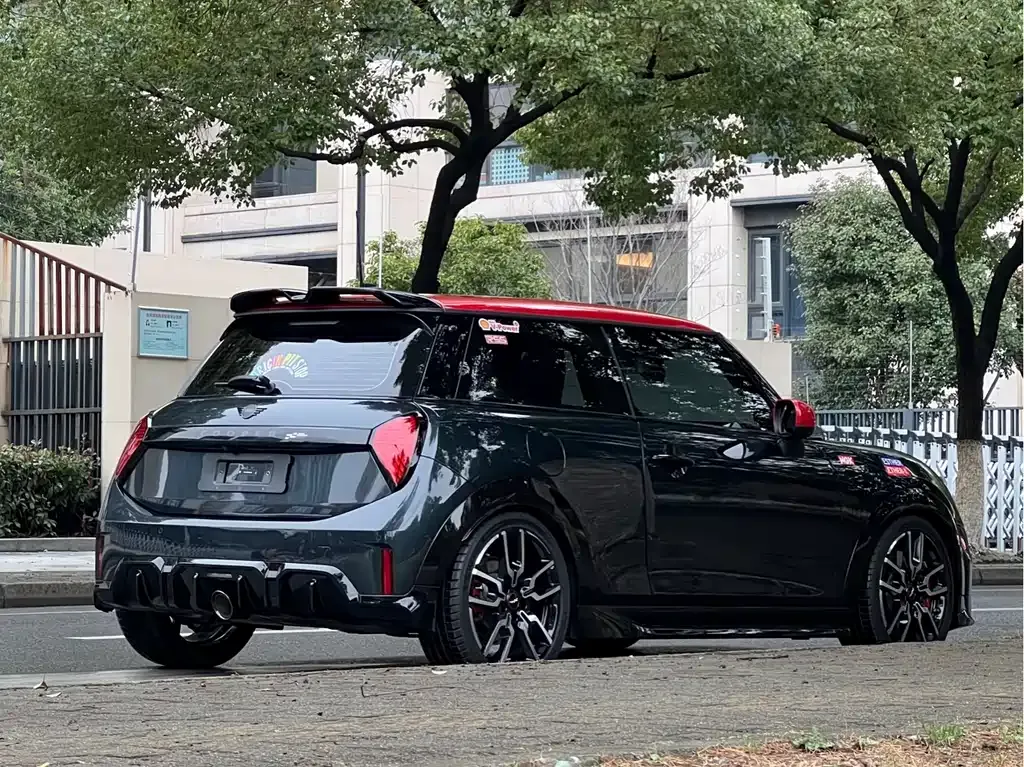 MINI JCW Electric — фото 5