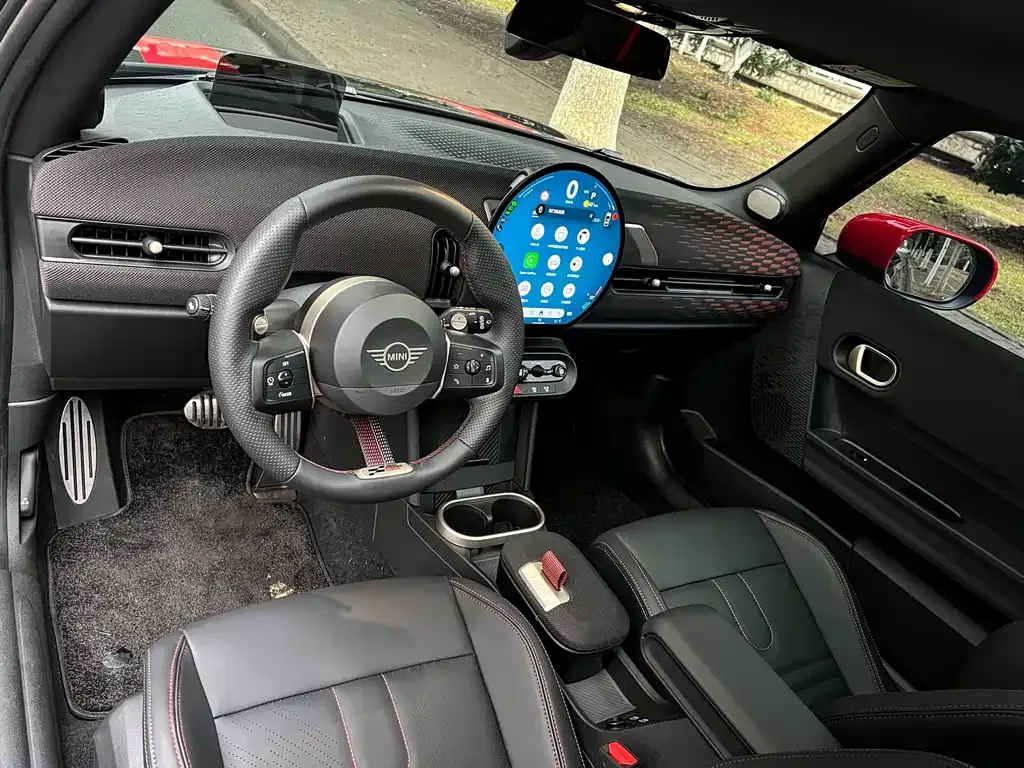 MINI JCW Electric — фото 7