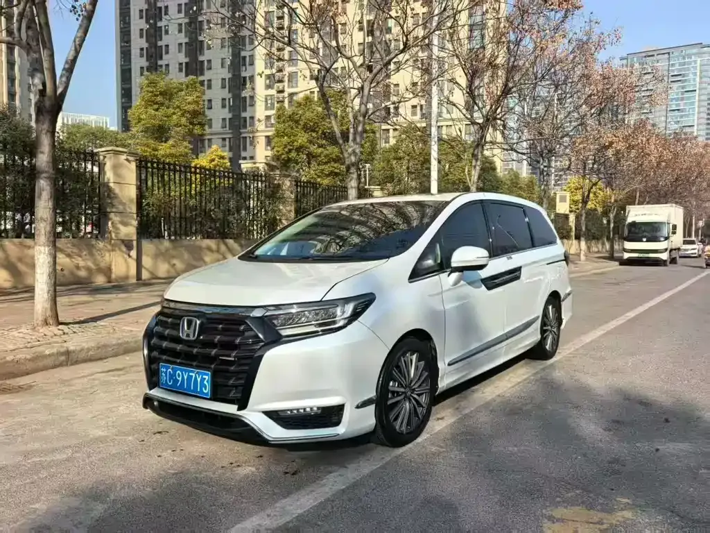 Honda Elysion — фото 1