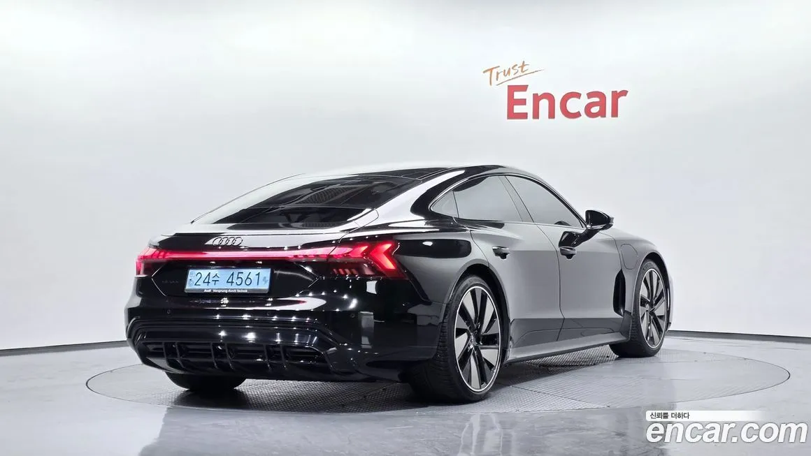 Audi e-tron GT — фото 3