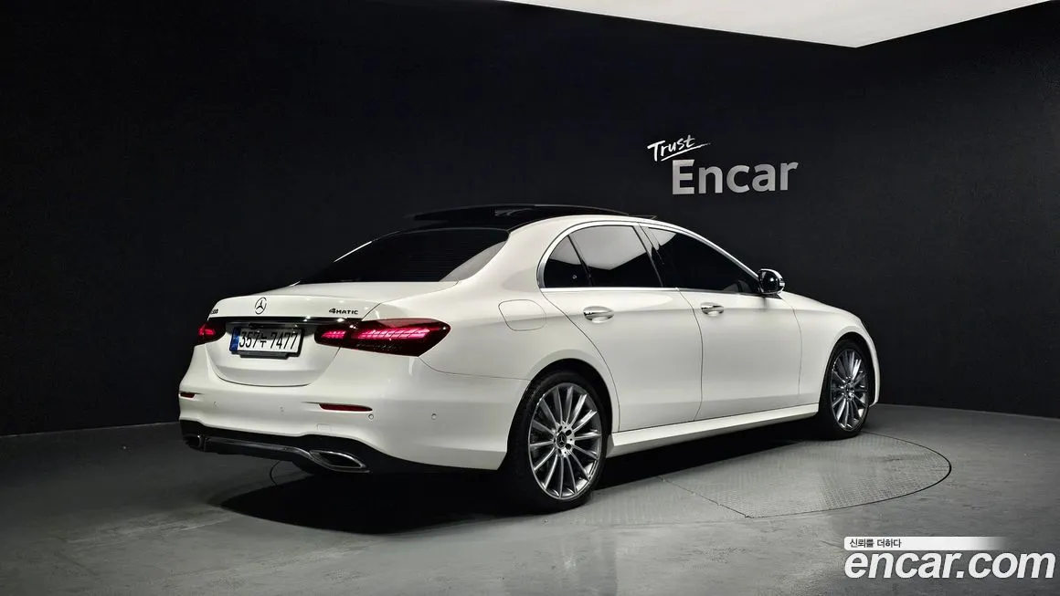 Mercedes-Benz E-Class — фото 4