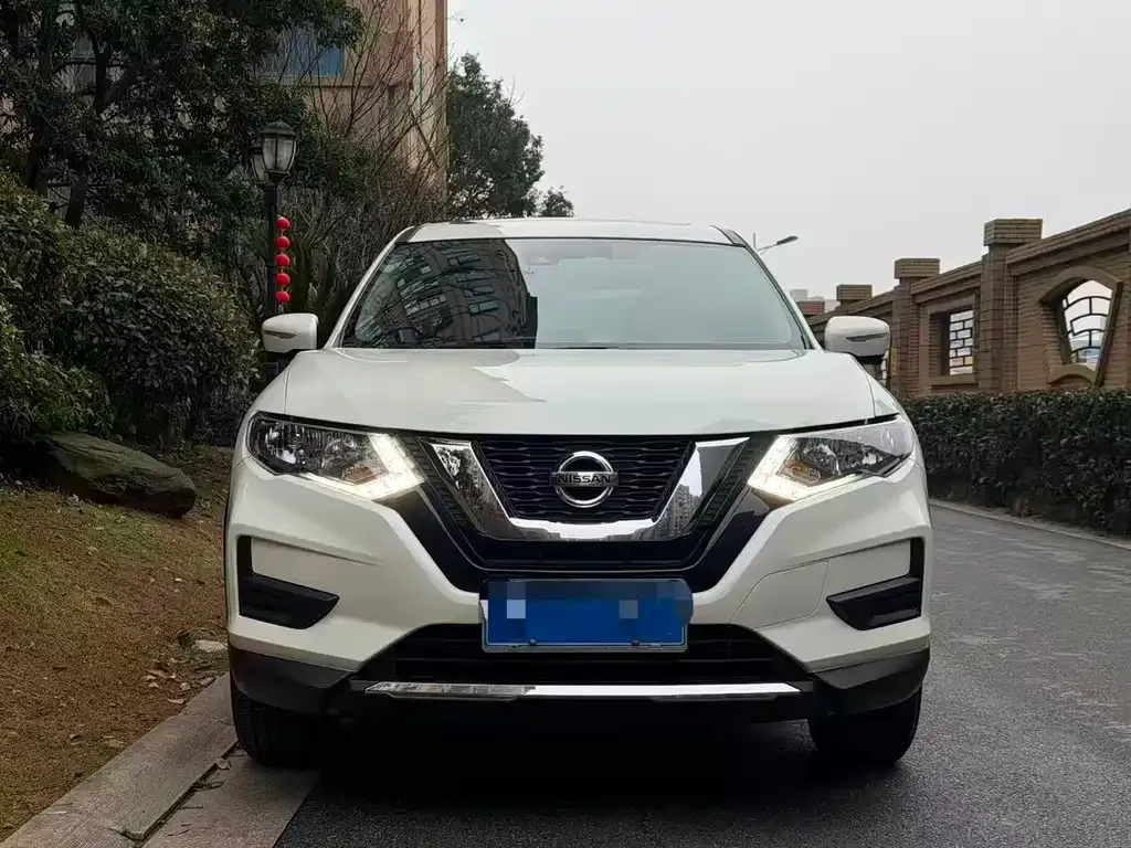 Nissan X-Trail — фото 1