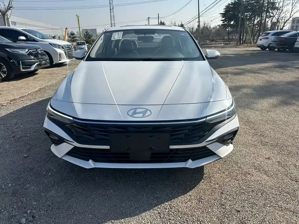 Hyundai Elantra — фото 6