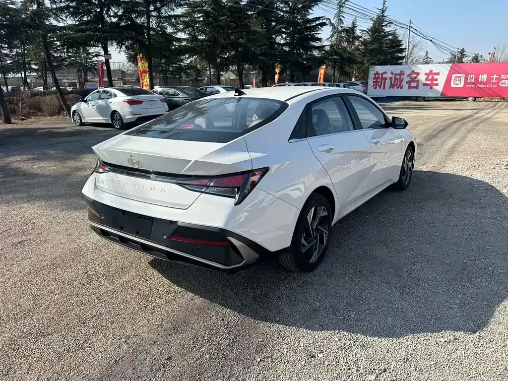 Hyundai Elantra — фото 4