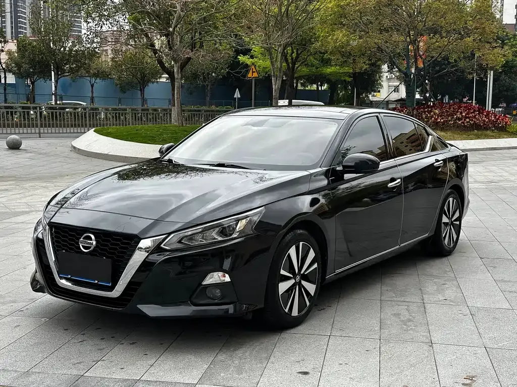 Nissan Teana — фото 1
