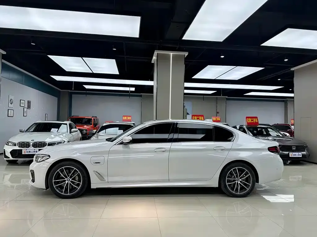 BMW 5 Series New Energy — фото 4