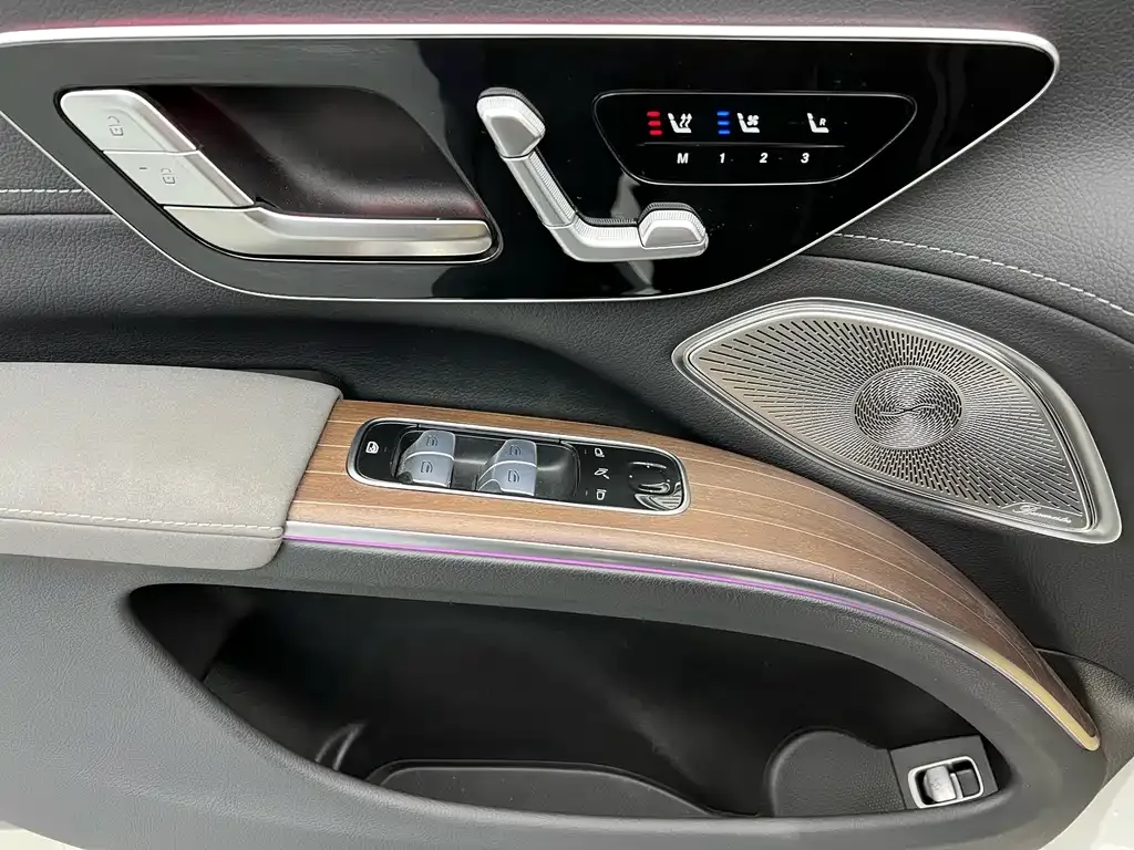 Mercedes-Benz EQS SUV — фото 4