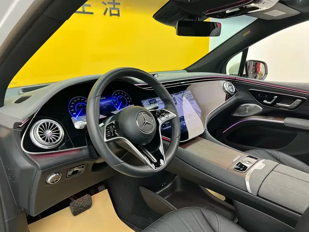 Mercedes-Benz EQS SUV — фото 9