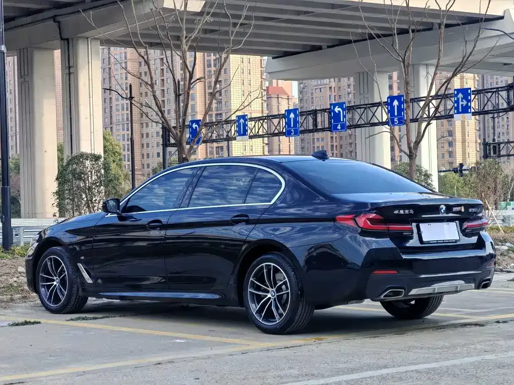 BMW 5 Series — фото 4