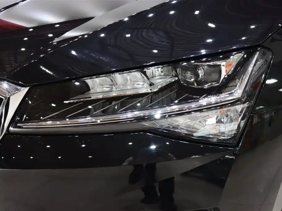 Skoda Superb — фото 9