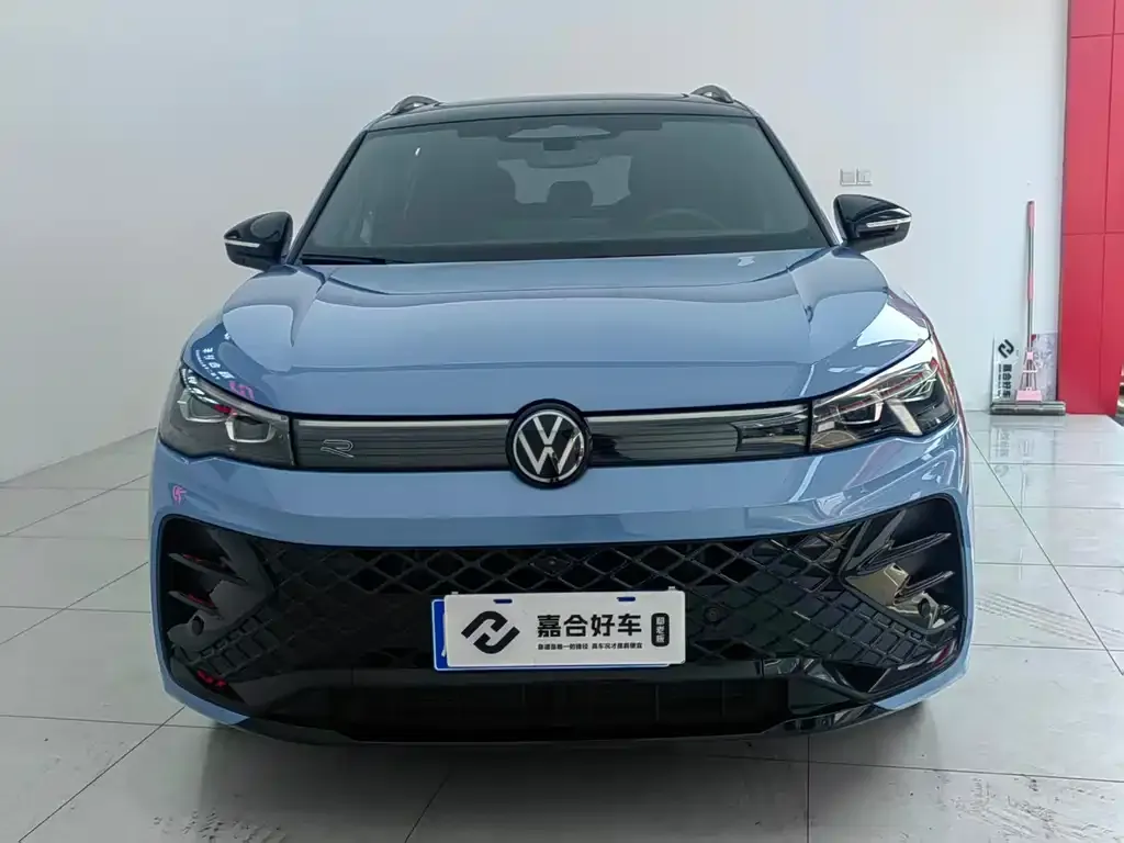 Volkswagen Tiguan L — фото 2