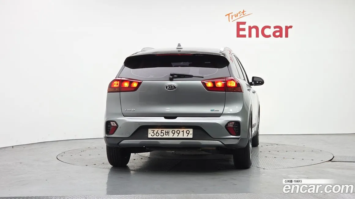 Kia Niro — фото 9